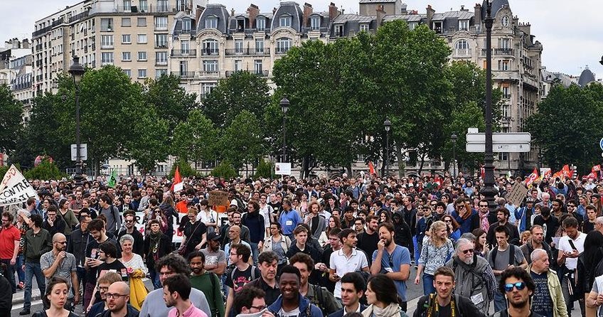 Fransa’da grevlere memurlar da katıldı