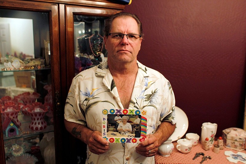 Jim Stauffer holds a photo of his late mother Doris Stauffer while posing for a photo in his home in Surprise, Arizona, U.S. December 21, 2016 (Reuters Photo)