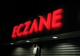Eczanenin ismine ışıklandırma yasak