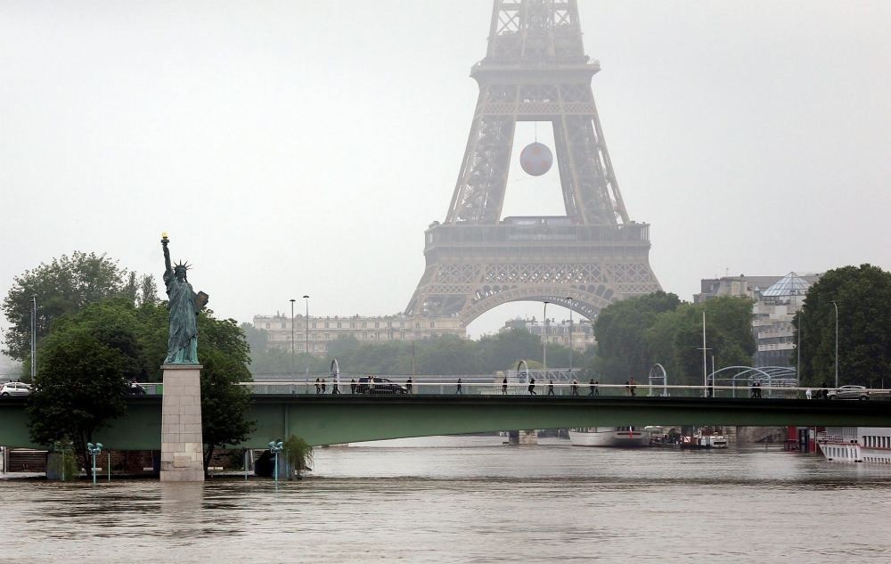 Heavy floods have stopped life in Paris.