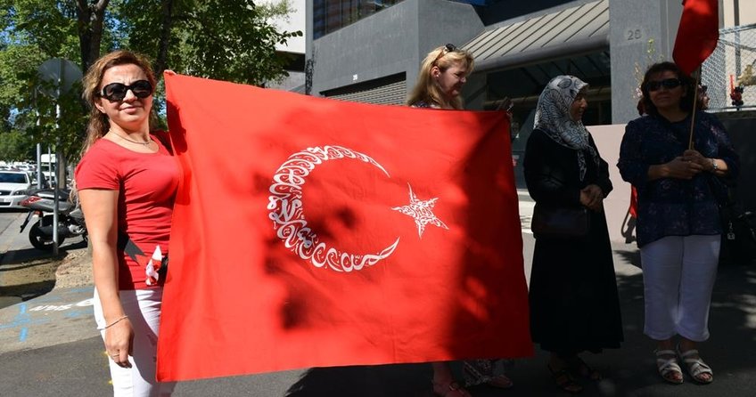 Avustralya’da yaşayan Türkler Mehmetçik için ayakta