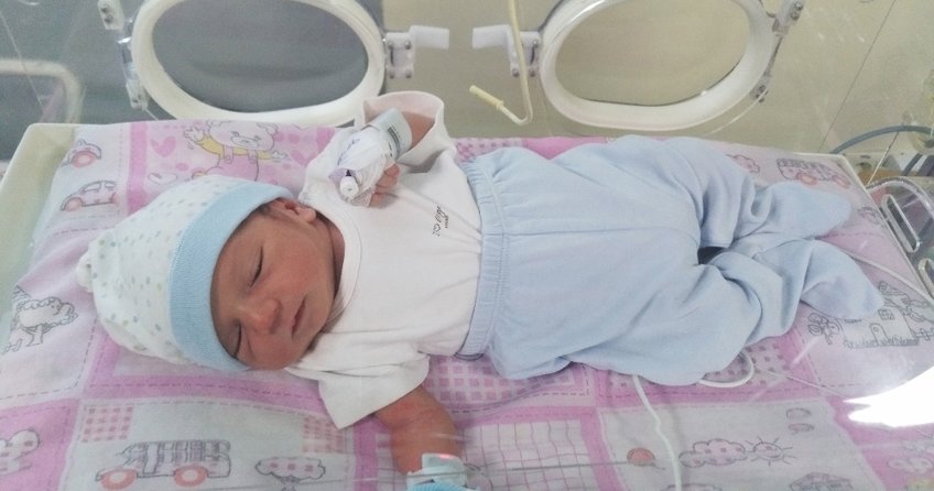 Yeni doğan bebeğini vicdansız anne çöpe attı