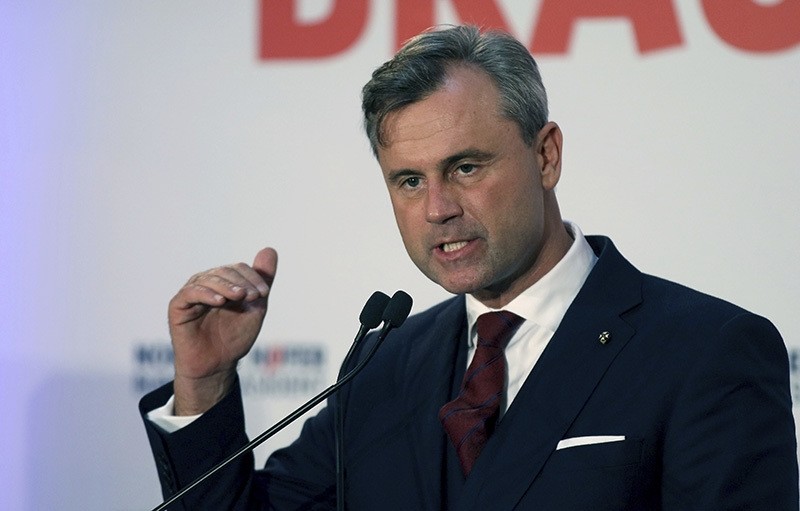 Norbert Hofer of Austria's Freedom Party, FPOE, delivers a speech during the final election campaign event in Vienna, Austria, Friday, Dec. 2, 2016 (AP Photo) 
