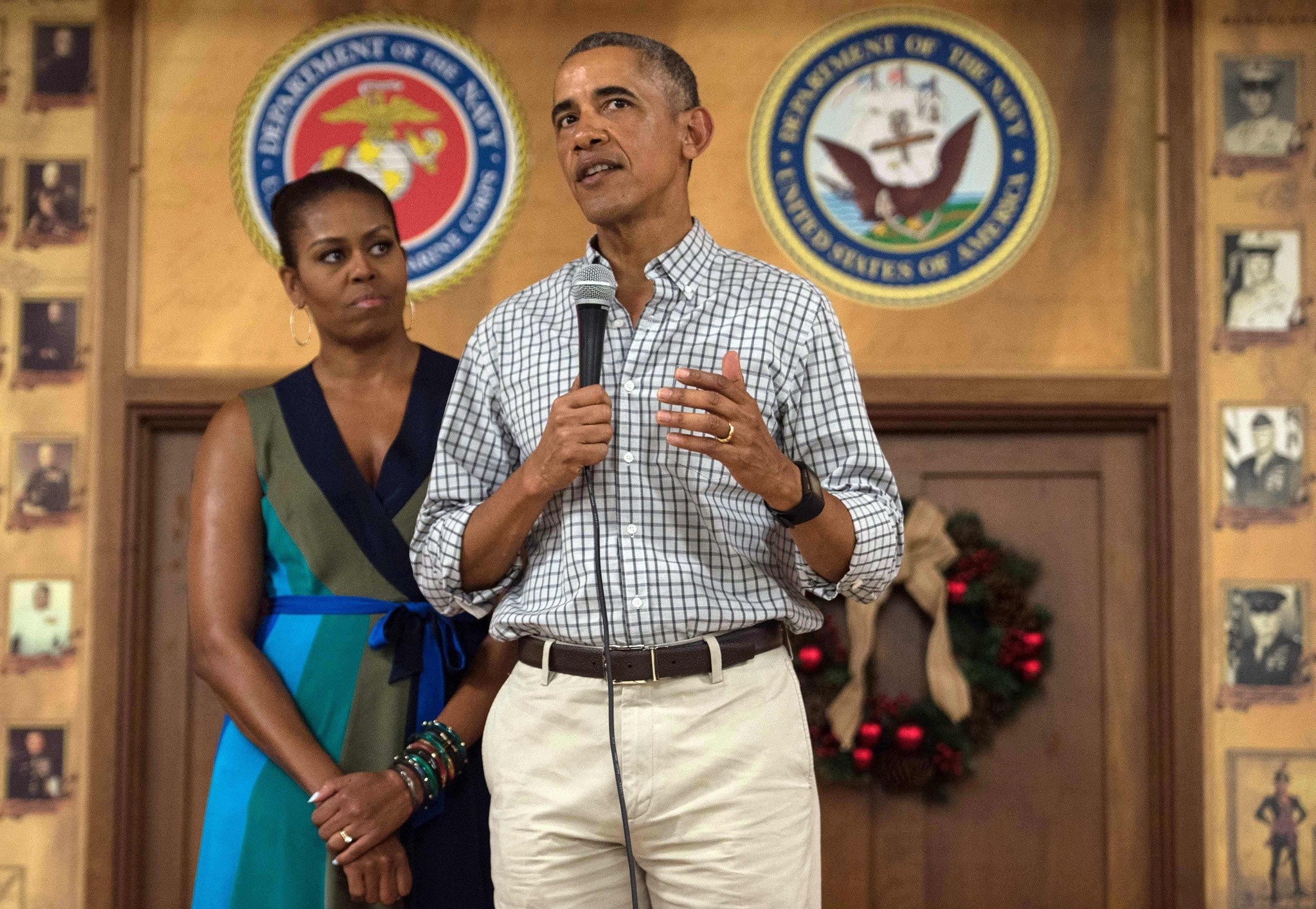 Obama addresses troops with First Lady Michelle Obama at Marine Corps Base Hawaii in Kailua on Dec. 25, 2016. (AFP Photo)