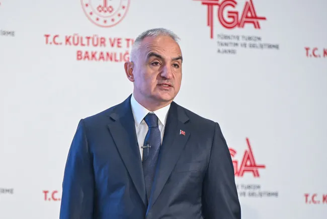 bakan-ersoy-2023-turizmde-rekor-yili-oldu-1706692402855.jpg