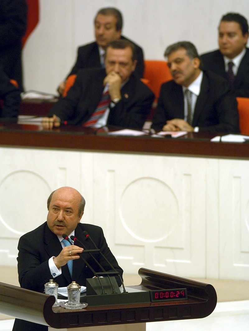 Unaku0131tan speaks at the Parliament in March 2006, while then PM Erdou011fan and FM Gu00fcl are listening in the background. (AA Photo)