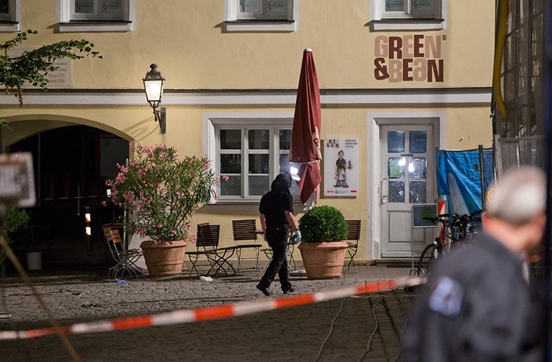 A police officer inspects the scene of an explosion in Ansbach, Germany, 25 July 2016. A man was killed and 12 others were injured in an explosion in Franconia Ansbach late on 24 July (EPA Photo)