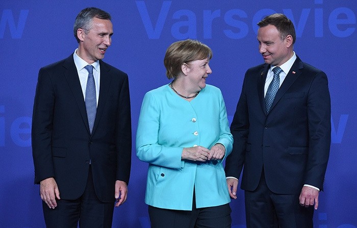 Polish President Andrzej Duda (R) and NATO Secretary General Jens Stoltenberg (L) welcome German Chancellor Angela Merkel (C) at the opening of the NATO Summit at the National Stadium in Warsaw, Poland, 08 July 2016. (EPA Photo)
