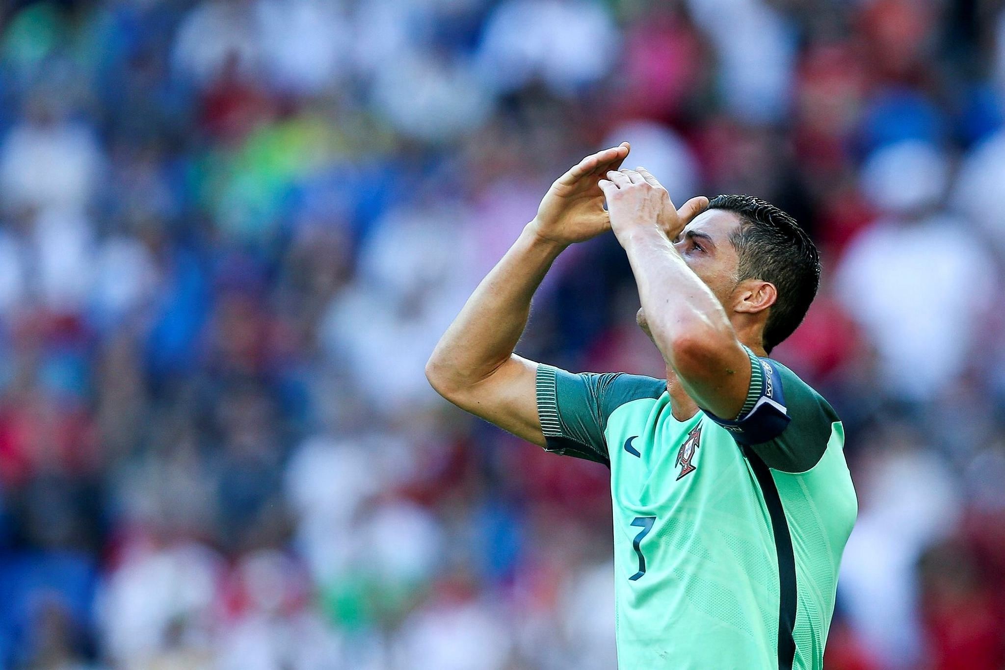 Portugal's Cristiano Ronaldo reacts during the UEFA EURO 2016 group F preliminary round match between Hungary and Portugal at Stade de Lyon in Lyon, France, 22 June 2016. (EPA Photo)
