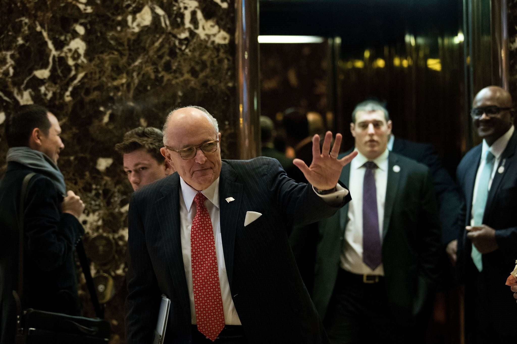 Former New York City mayor Rudy Giuliani waves as he leaves Trump Tower, November 22, 2016 in New York City. (AFP Photo)
