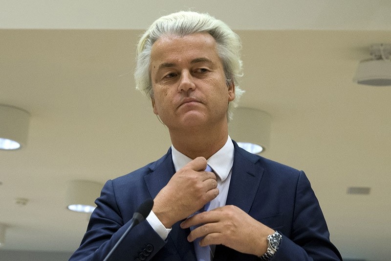 Anti-Islam lawmaker Geert Wilders prepares to address judges at the high-security court near Schiphol Airport, Amsterdam on 23 November 2016. (AP Photo)
