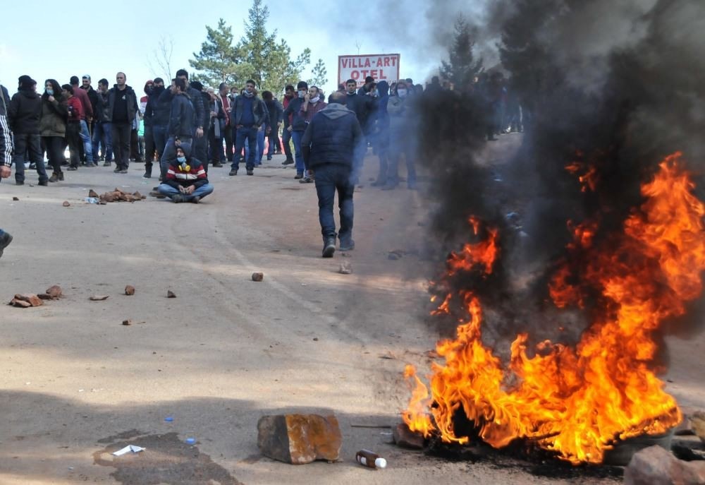 Protestors erected barricades and started fires on the streets to prevent the construction of a mining site in the northeastern Artvin province in late February.