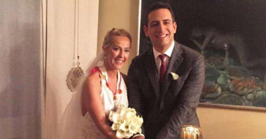 Helin Aşvar'dan 'mutluyuz' pozu