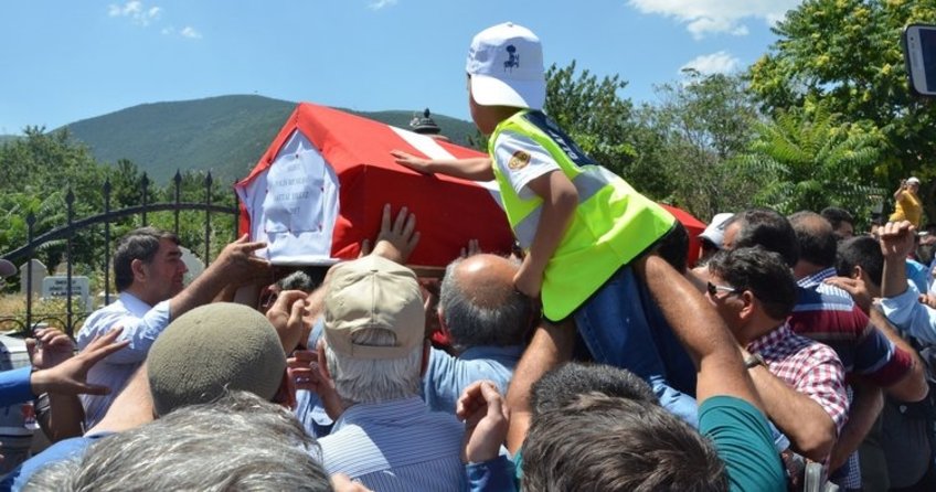 Tuzla'da şehit düşen polis memuru, Akşehir'de toprağa verildi