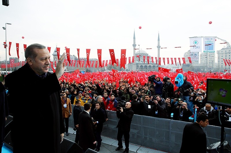 President Erdou011fan waves at the crowd in Republic Square in central city of Kayseri, Dec. 4, 2016. (AA Photo)
