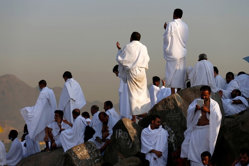 Muslim pilgrims gather on Mount Mercy on the plains of Arafat during the annual haj pilgrimage, outside the holy city of Makkah, Saudi Arabia September 11, 2016.  REUTERS Photo
