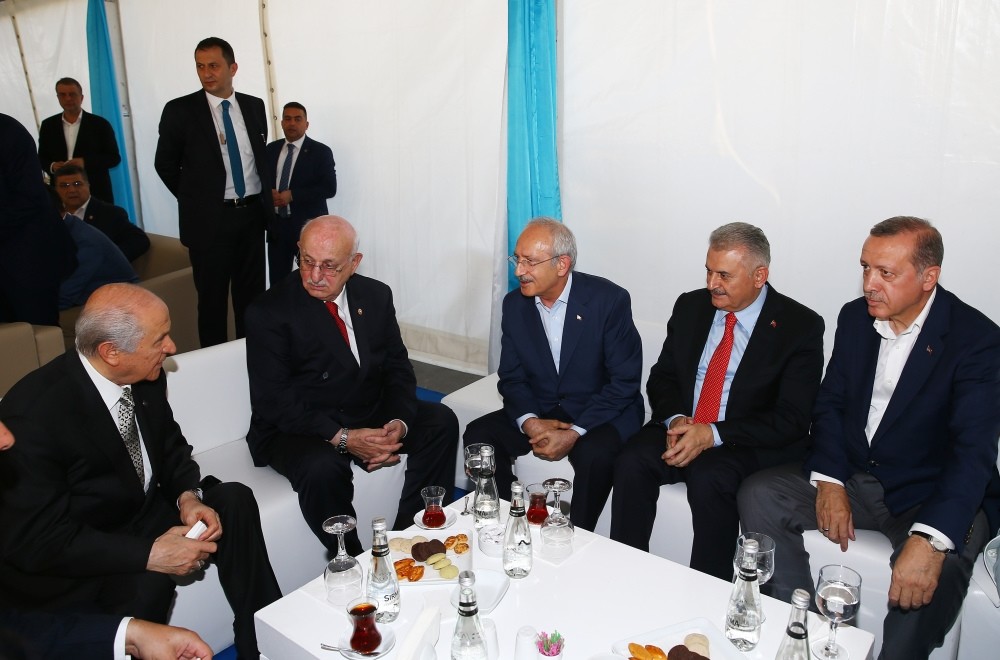 MHP Chairman Bahu00e7eli and CHP Chairman Ku0131lu0131u00e7darou011flu, PM Yu0131ldu0131ru0131m, Parliament Speaker Kahraman and President Erdou011fan in solidarity before the Yenikapu0131 rally on Sunday.