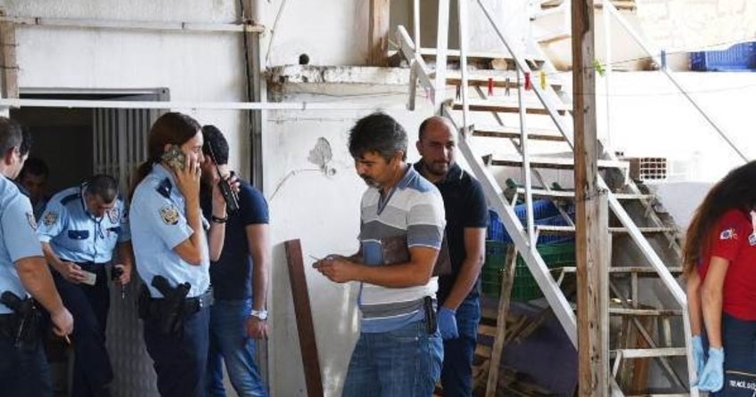 Başına ıslak havlu sardıktan sonra, vücuduna elektrik verip intihar etti