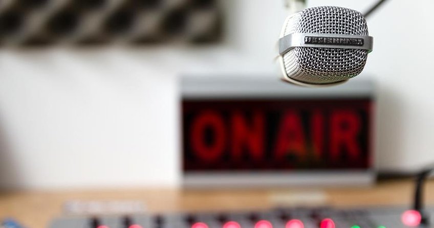 ABDde radyo sunucusu canlı yayında doğum yaptı