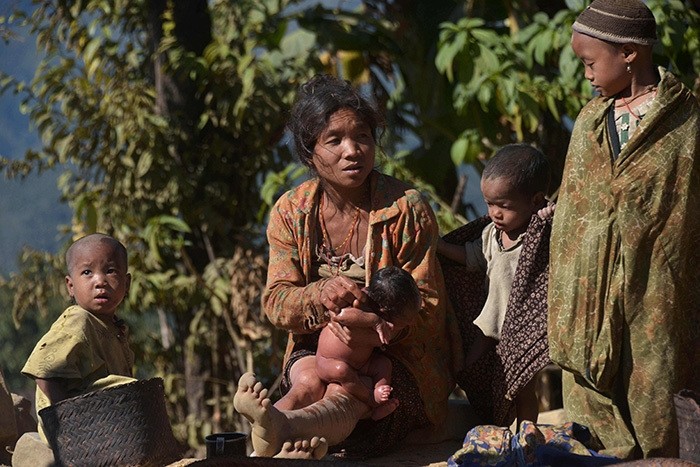 This photograph taken on December 24, 2014 shows a Naga ethnic woman bathing her child in Lahal township in the remote Sagaing region located in northern Myanmar. (AFP Photo)