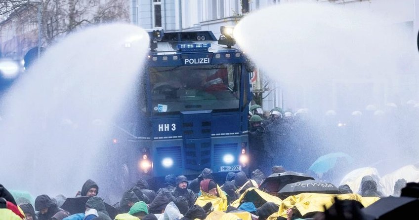 AfD Genel Kurulu’na protestolar damga vurdu