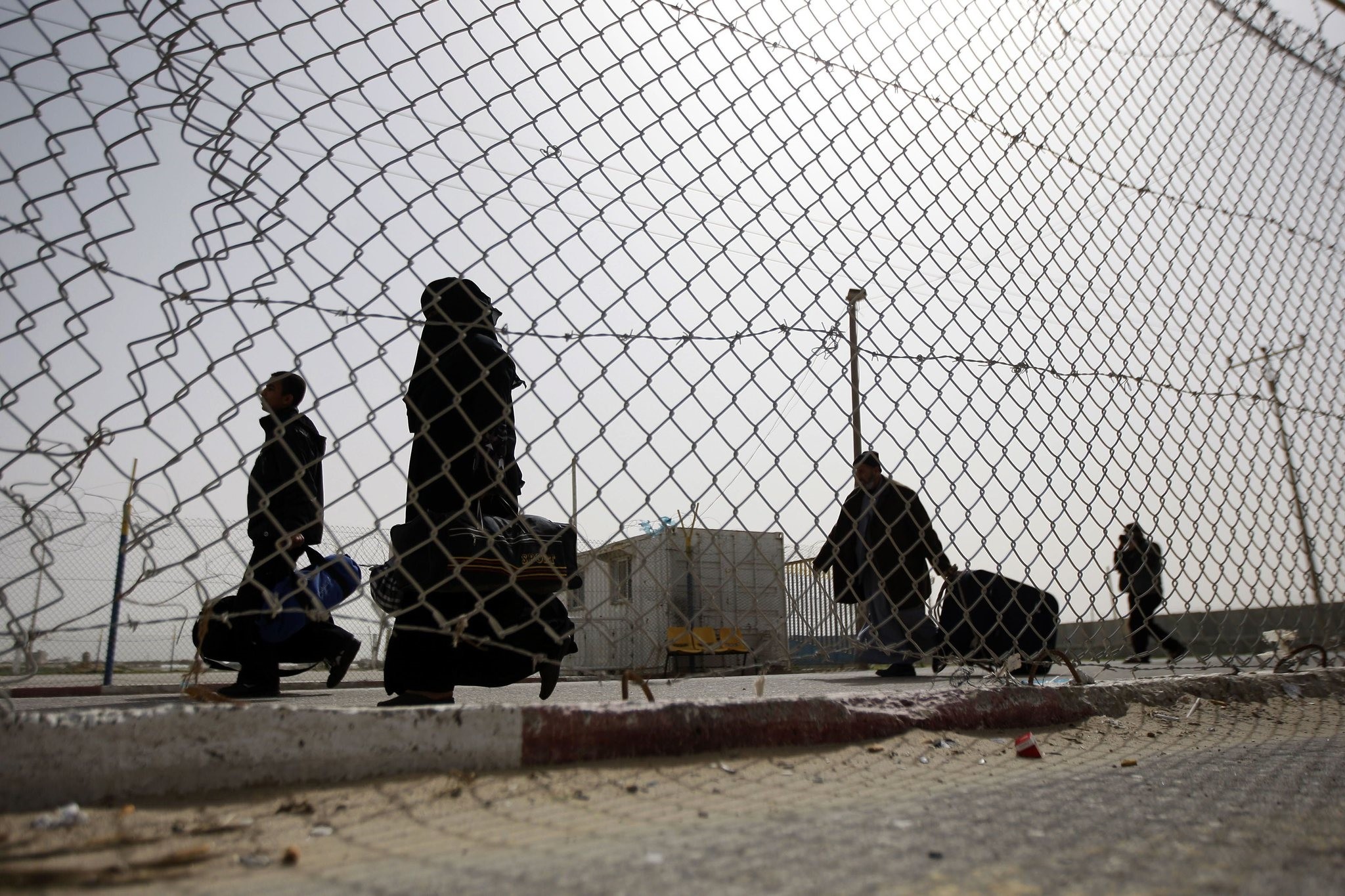 Palestinians arriving to the Gaza Strip from the Rafah border terminal between Egypt and the coastal strip, Feb. 19, 2011. (AFP Photo)u00a0