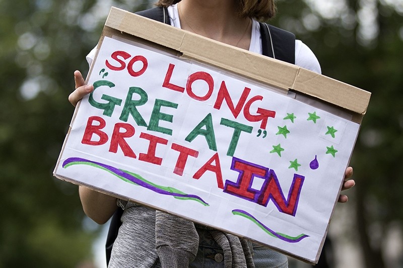 A demonstrator holds a placard that reads ,So Long Great Britain, during a protest against the pro-Brexit outcome of the UK's June 23 referendum on the European Union (EU), in central London on June 25, 2016. (AFP Photo)