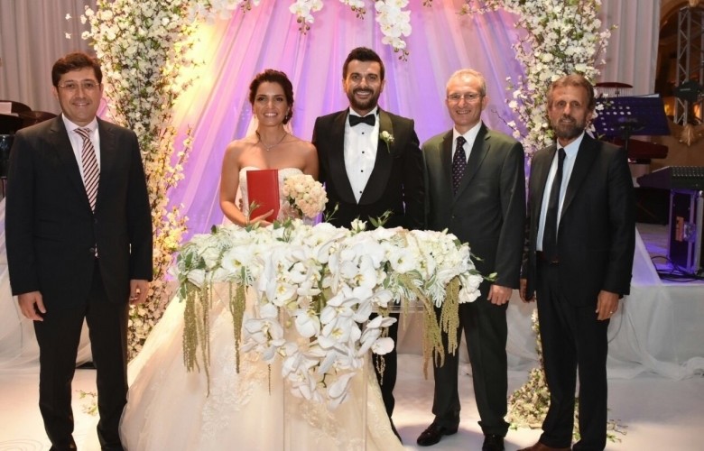 ثلاثة مشاهير أتراك يدخلون العش الزوجية في يوم واحد