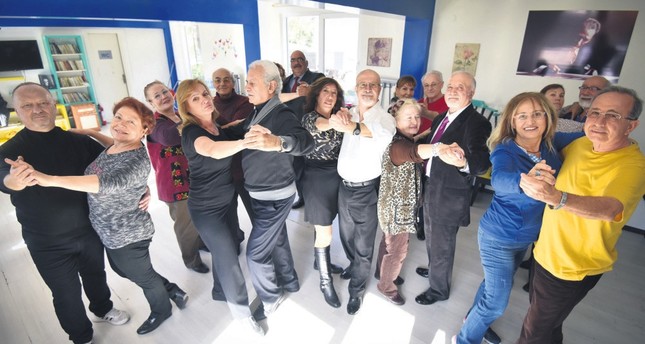 Energetic elderly couples hit dance floors for upcoming championship - Daily Sabah