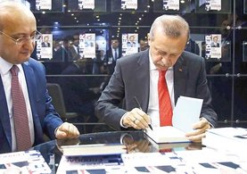 Yalçın Akdoğan, Erdoğan’ın liderliğini kitaplaştırdı