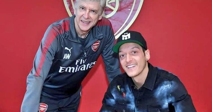 Mesut Özil imzayı attı, Arsenal tarihine geçti