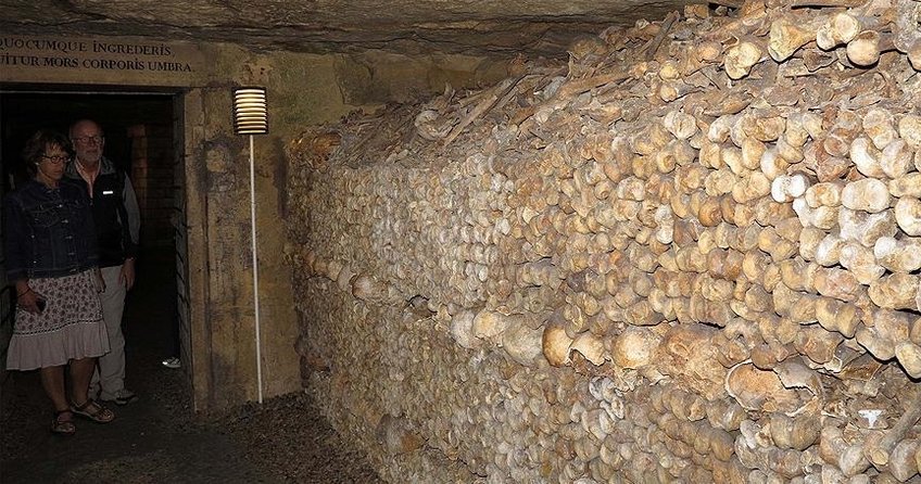 Pariste mezarlık çalışanları da greve katıldı