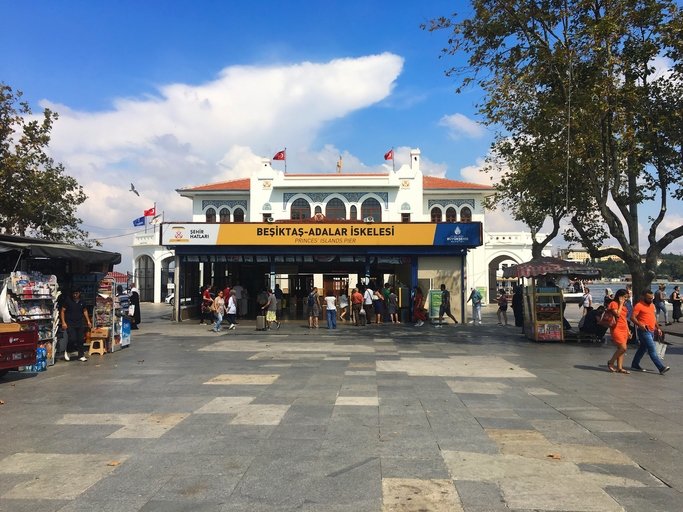 Essentials of Bosphorus tour: Turkish tea, simit on board ferry