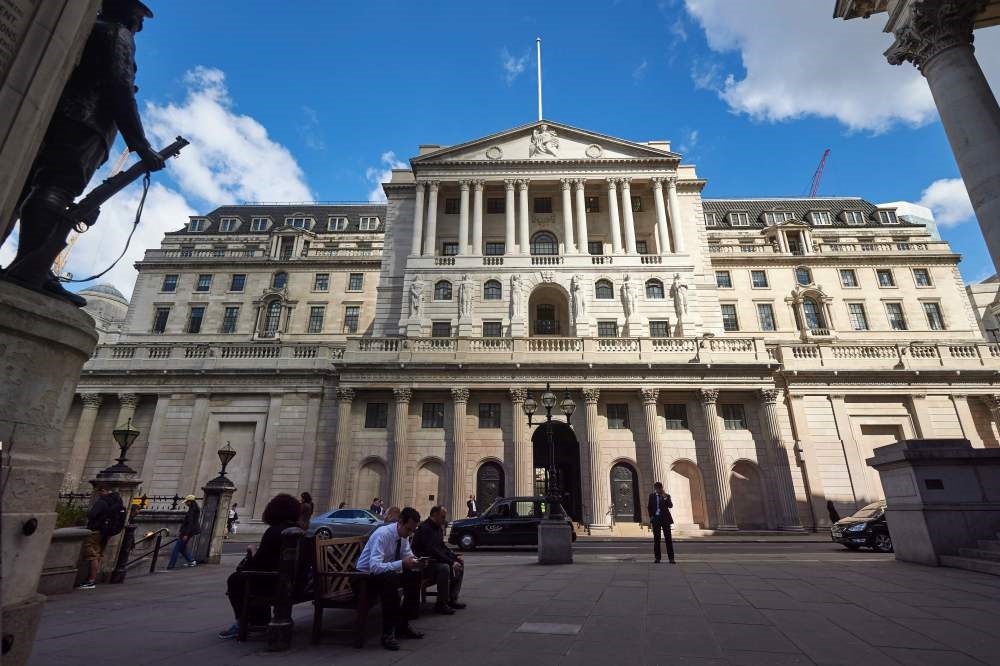 Pedestrians walk past the Bank of England in the City of London on July 14. The Bank of England kept its interest rate at 0.50 percent, but signalled a possible August cut in response to Britain's vote to exit the EU.