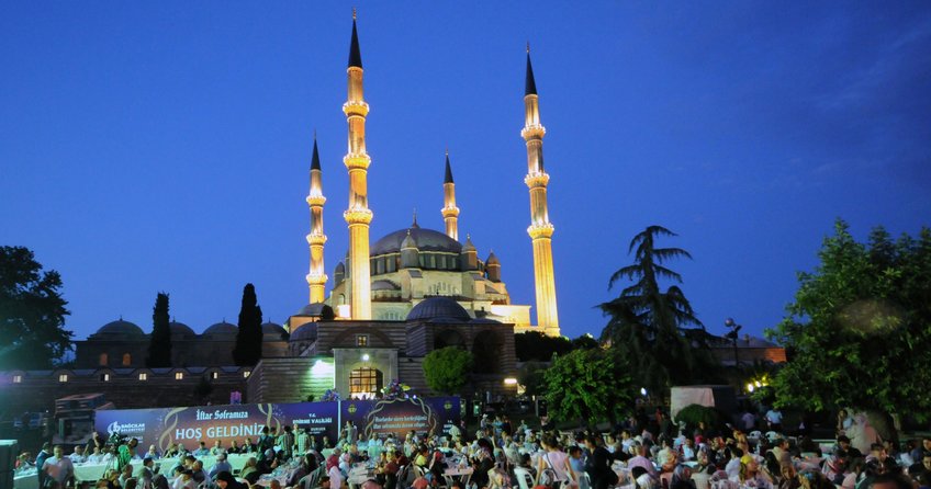 İftar ve Sahur Vakitleri için Sabah'ın 2017 Ramazan İmsakiyesi sayfasına gidebilirsiniz