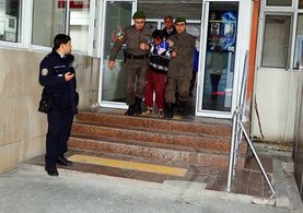 Evinde elleri bağlanıp, bıçakla feci şekilde öldürüldü
