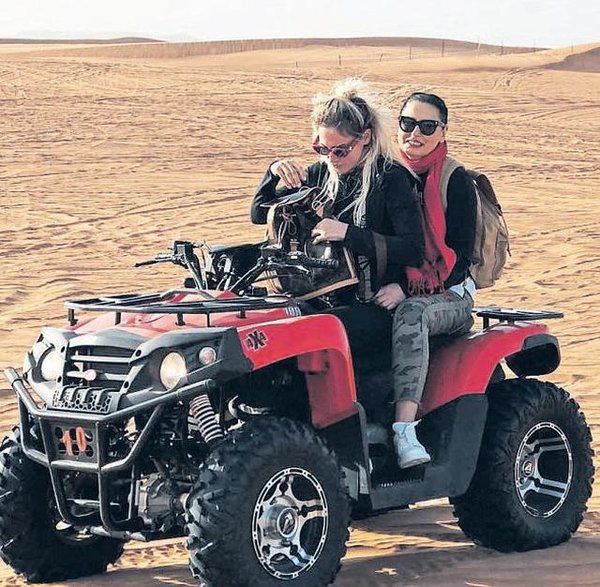 Kardelen Acar ve kızı Derin Dubai�ye gitti samdan