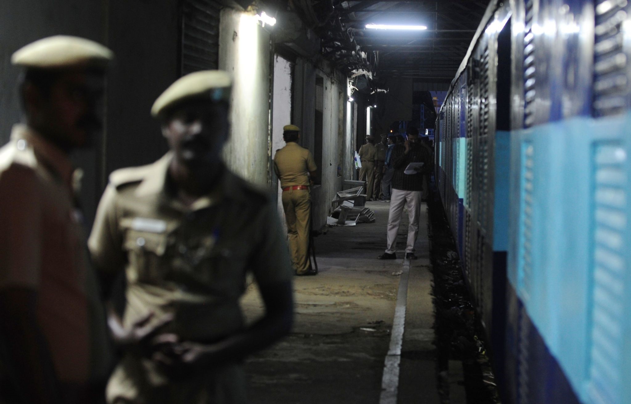 Indian police personnel stand guard alongside the Salem-Chennai Express train, which was robbed while in transit, at Egmore Railway station in Chennai on August 9, 2016. (AFP Photo)