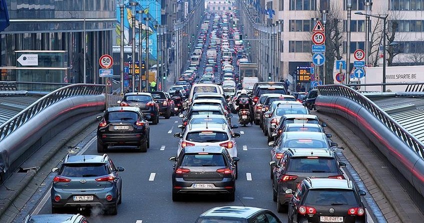 Brükselde toplu taşıma grevi trafiği kilitledi