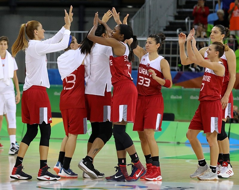 Players of Turkey celebrate their win at the end of the women's preliminary round Group A match between Belarus and Turkey for the Rio 2016 Olympic Games at the Youth Arena in Deodoro, Rio de Janeiro, Brazil, Aug 11, 2016. (EPA Photo)