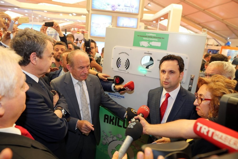 Istanbul Mayor Kadir Topbau015f welcomed 150 metropolitan mayors on Wednesday at the opening of the Smart City Expo.