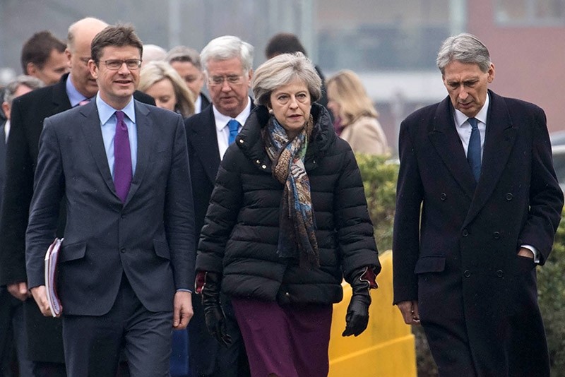 British Prime Minister Theresa May (C) arrives with colleagues to hold a regional Cabinet meeting in Runcorn, north west England on Jan. 23, 2017. (AFP Photo)