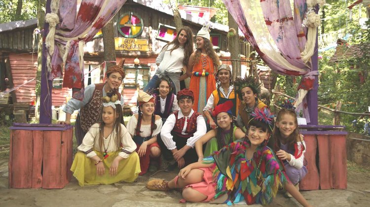 Bkm Bu Kez Sihirli Bir Dunyaya Davet Ediyor Gamonya Hayaller Ulkesi Nin Kapilari Acildi Cosmopolitanturkiye