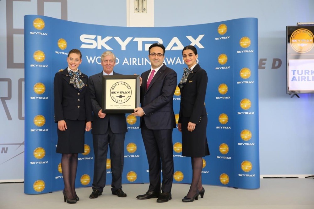 THY Chairman of the Board and the Executive Committee u0130lker Aycu0131 receives the award from Skytrax CEO Edward Plaisted (L) at Tuesdayu2019s ceremony.