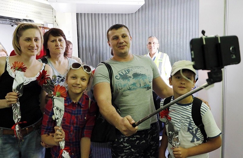 Russian tourists taking a selfie in Antalya Airport, Nov. 2016. (IHA Photo)