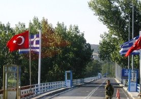 Para ve altınlarla Yunanistan'a kaçtılar