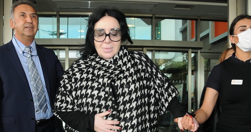 Hayranlarına Nur Yerlitaş'tan üzücü haber