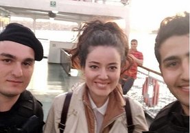 Ünlü oyuncudan yürek acıtan paylaşım: soldaki bereli arkadaşım şimdi yok