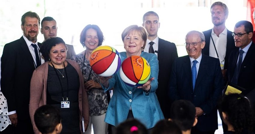 Merkel Beyrut’ta Suriyeli çocuklarla buluştu