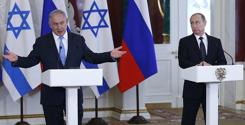 Israeli Prime Minister Benjamin Netanyahu (L) and Russian President Vladimir Putin (R) attend a joint news conference following their talks in the Kremlin in Moscow, Russia, 07 June 2016 (EPA Photo)